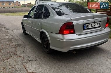 Седан Opel Vectra 2000 в Львові
