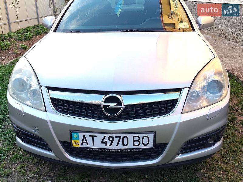 Седан Opel Vectra 2006 в Івано-Франківську