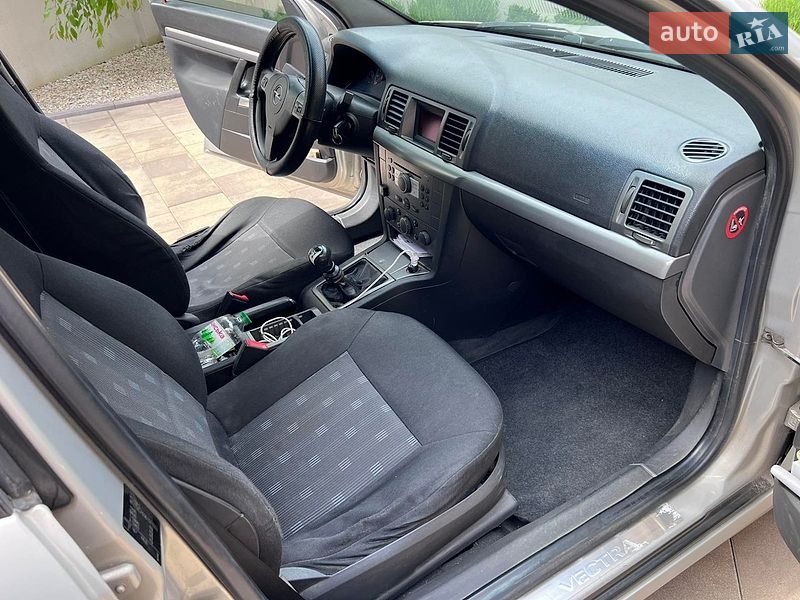 Седан Opel Vectra 2006 в Ровно