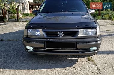 Седан Opel Vectra 1992 в Нетешине