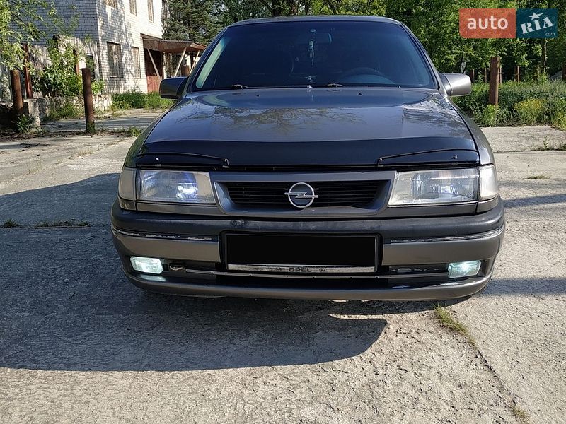 Седан Opel Vectra 1992 в Нетешине