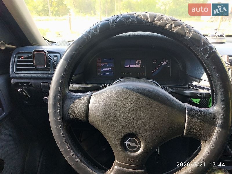 Седан Opel Vectra 1992 в Нетешине