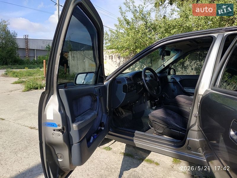 Седан Opel Vectra 1992 в Нетешине