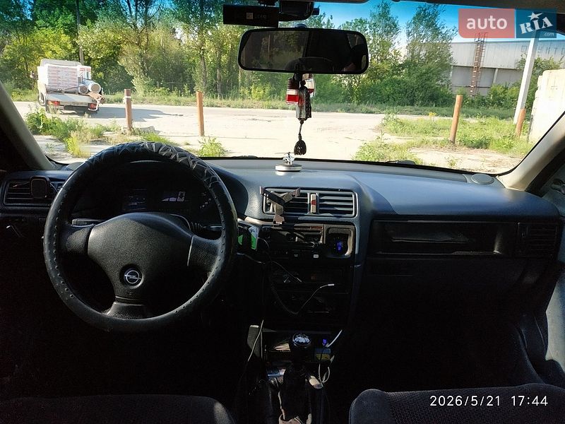 Седан Opel Vectra 1992 в Нетешине