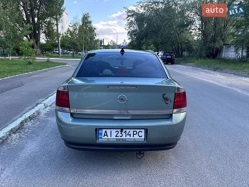 Седан Opel Vectra 2004 в Киеве