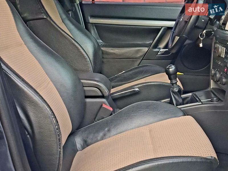 Лифтбек Opel Vectra 2006 в Дрогобыче