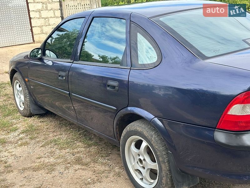 Седан Opel Vectra 1998 в Кельменцях