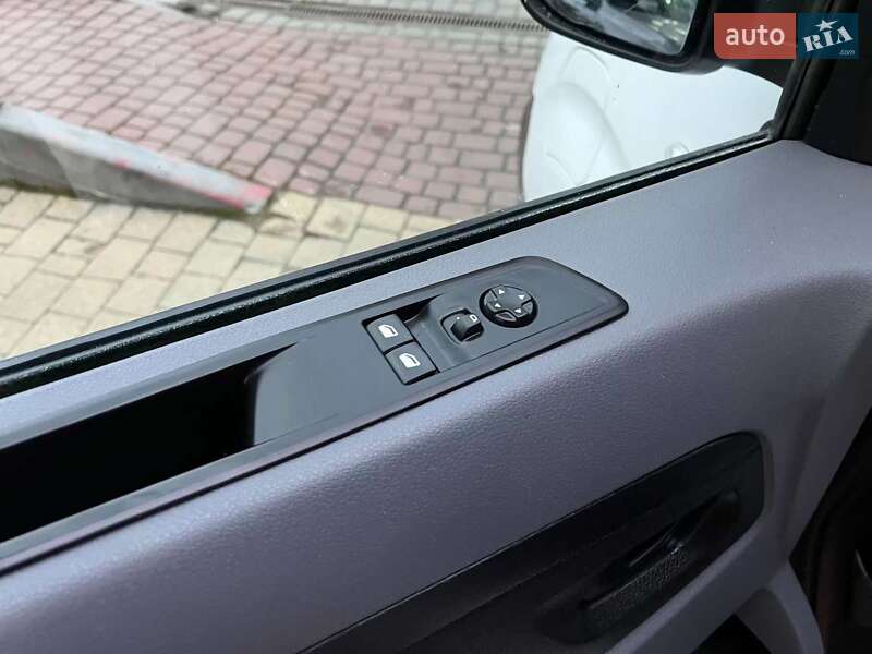Мінівен Opel Vivaro-e 2020 в Львові