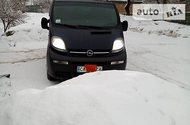 Грузопассажирский фургон Opel Vivaro 2003 в Корсуне-Шевченковском