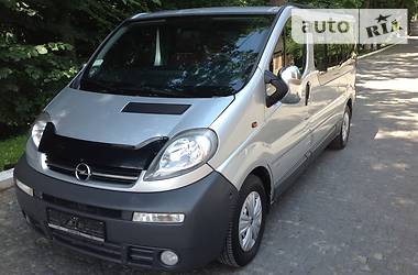 Вантажопасажирський фургон Opel Vivaro 2006 в Чернівцях