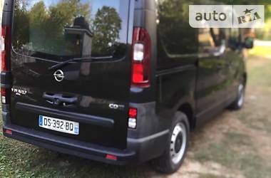 Грузопассажирский фургон Opel Vivaro 2015 в Дубно