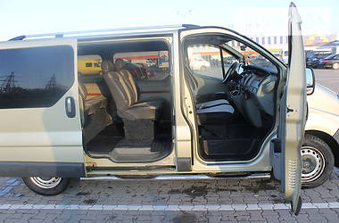 Вантажопасажирський фургон Opel Vivaro 2006 в Чернівцях