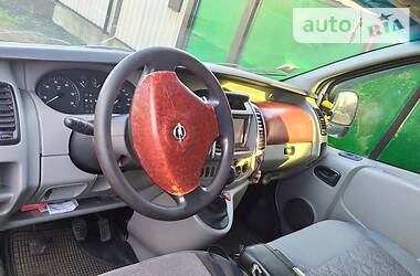  Opel Vivaro 2004 в 
