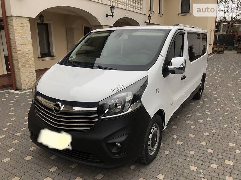 Вантажопасажирський фургон Opel Vivaro 2016 в Береговому