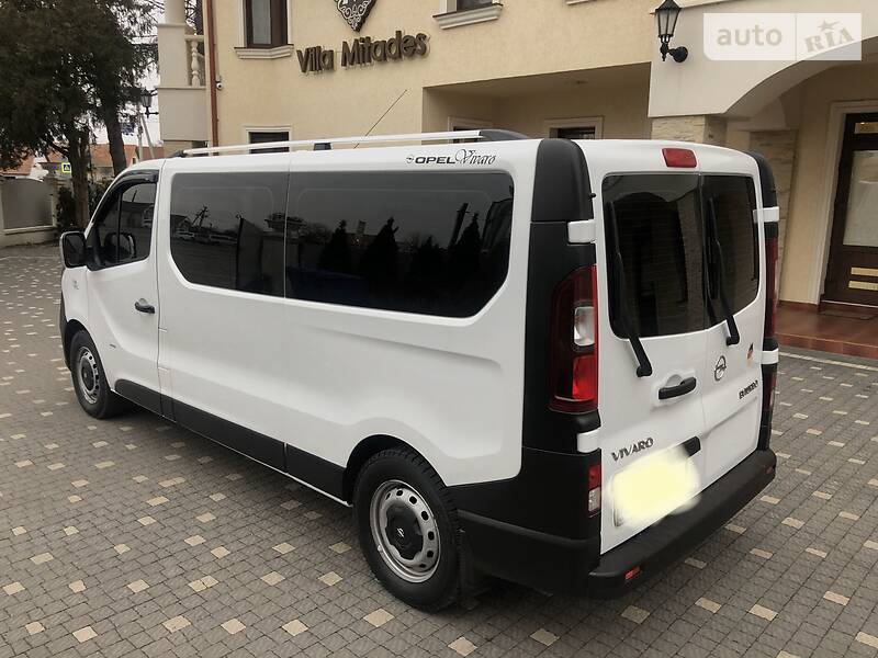Вантажопасажирський фургон Opel Vivaro 2016 в Береговому