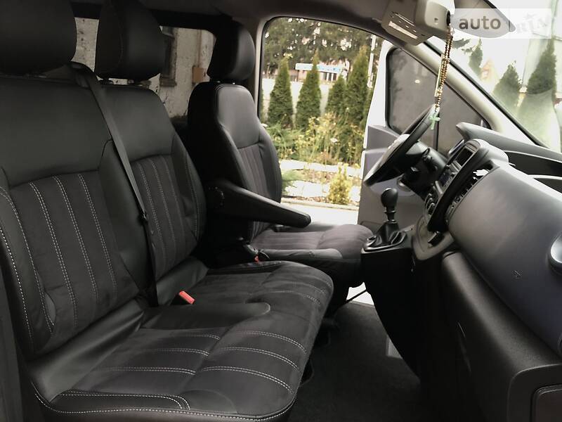 Вантажопасажирський фургон Opel Vivaro 2016 в Береговому