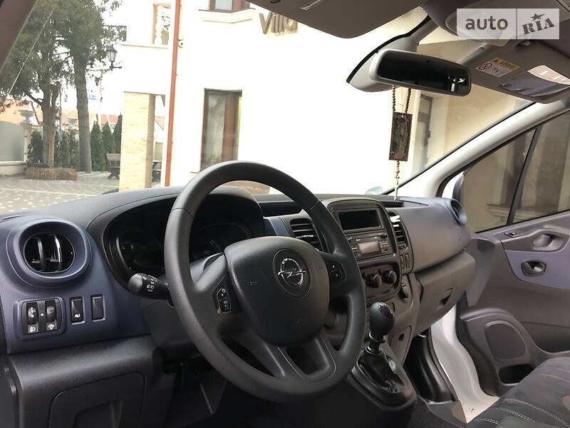 Вантажопасажирський фургон Opel Vivaro 2016 в Береговому