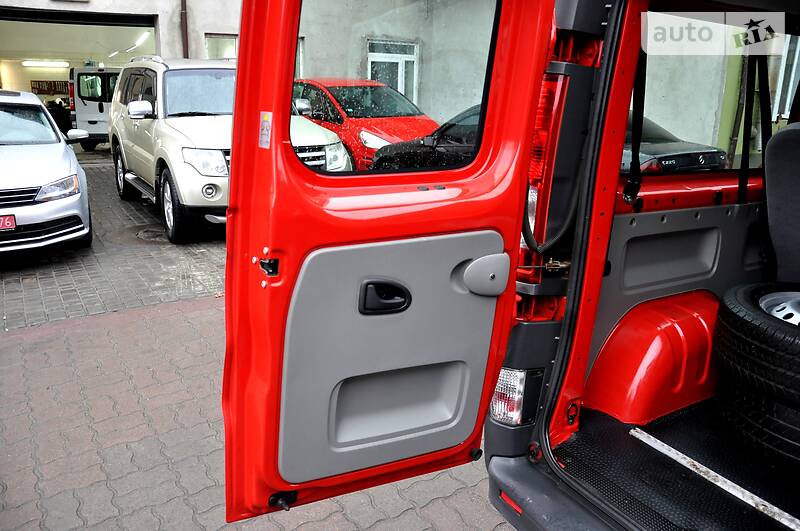 Мінівен Opel Vivaro 2008 в Львові