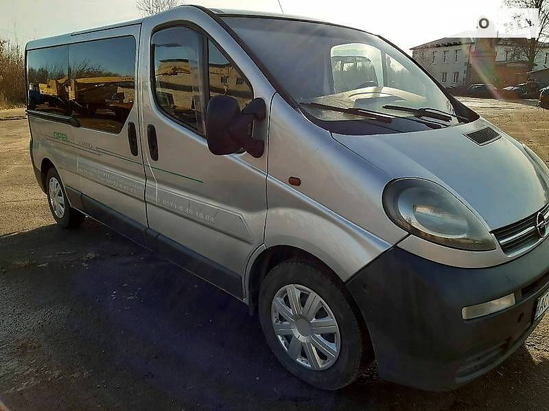 Вантажопасажирський фургон Opel Vivaro 2002 в Ратному