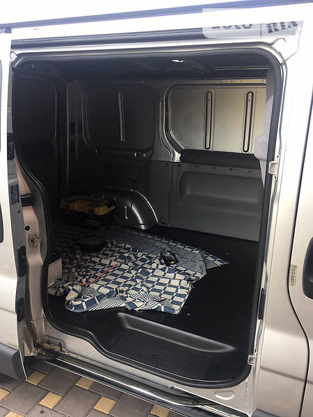 Вантажопасажирський фургон Opel Vivaro 2013 в Вишневому фото 7 Вантажопасажирський фургон Opel Vivaro 2013 в Вишневому
