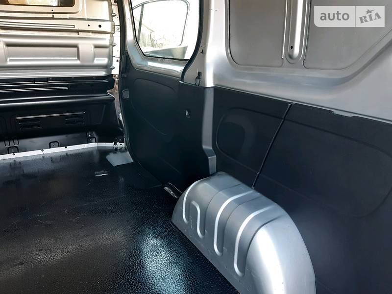 Вантажопасажирський фургон Opel Vivaro 2015 в Дубні фото 20 Вантажопасажирський фургон Opel Vivaro 2015 в Дубні