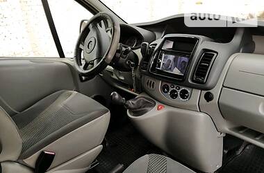 Вантажопасажирський фургон Opel Vivaro 2010 в 