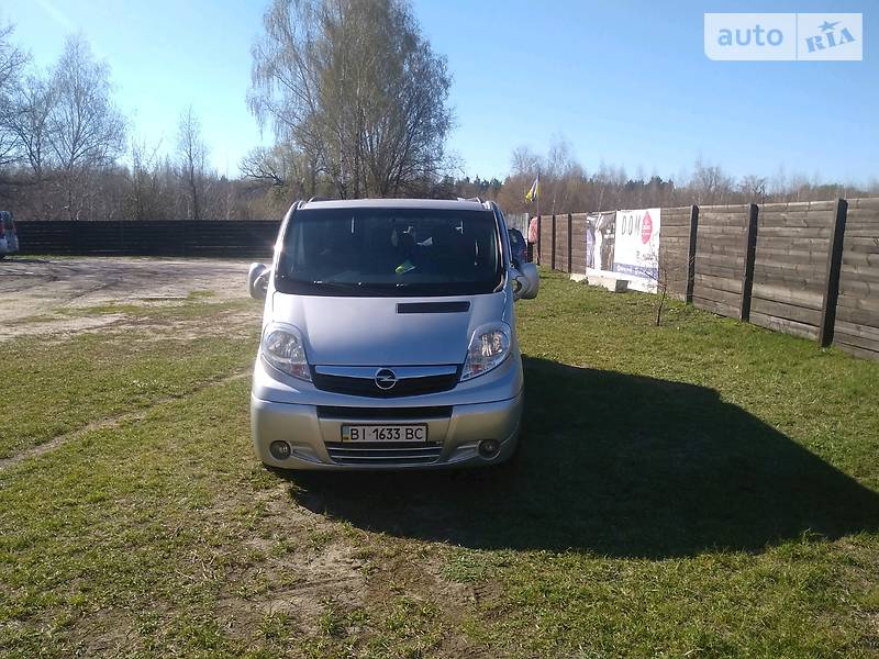 Вантажопасажирський фургон Opel Vivaro 2006 в Гадячі