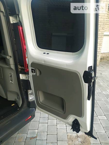 Грузопассажирский фургон Opel Vivaro 2011 в Львове