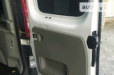 Вантажопасажирський фургон Opel Vivaro 2011 в 