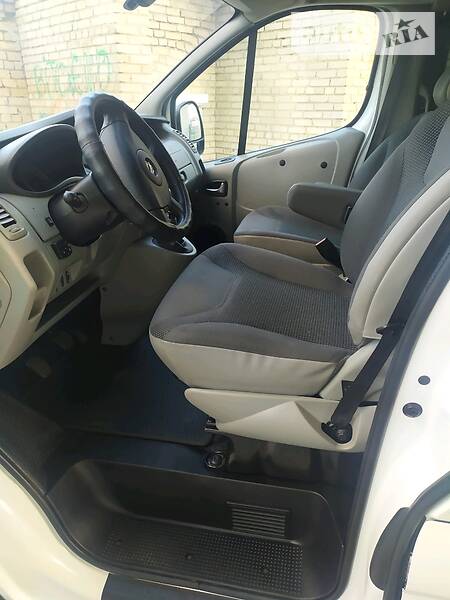 Грузопассажирский фургон Opel Vivaro 2011 в Львове