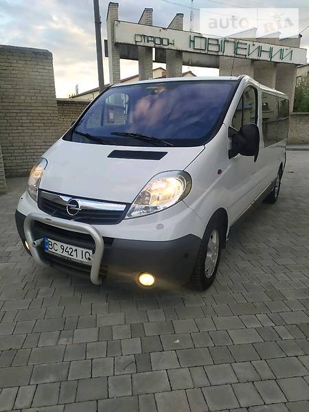 Грузопассажирский фургон Opel Vivaro 2011 в Львове