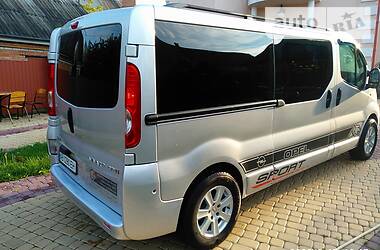 Вантажопасажирський фургон Opel Vivaro 2013 в 