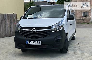 Грузопассажирский фургон Opel Vivaro 2015 в Дубно