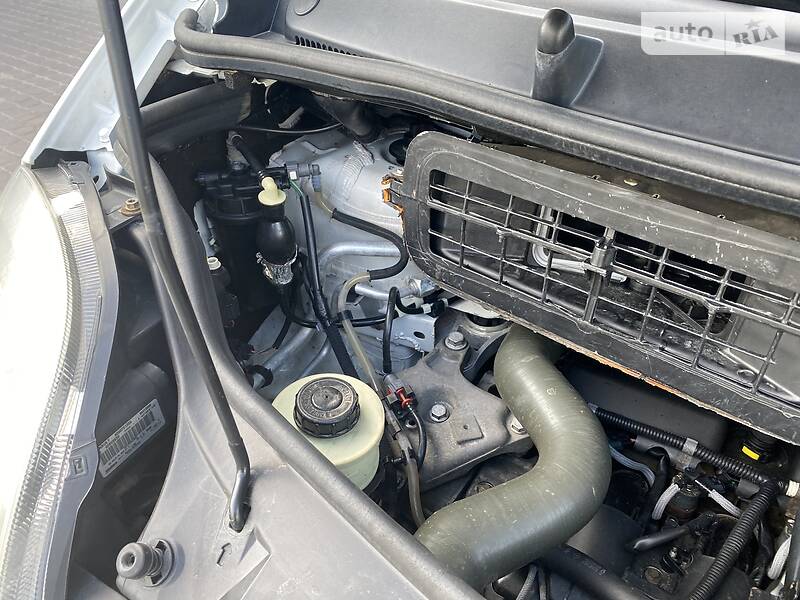 Вантажопасажирський фургон Opel Vivaro 2007 в Теофіполі