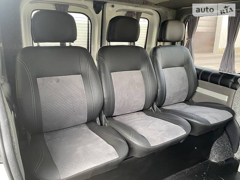 Вантажопасажирський фургон Opel Vivaro 2007 в Теофіполі