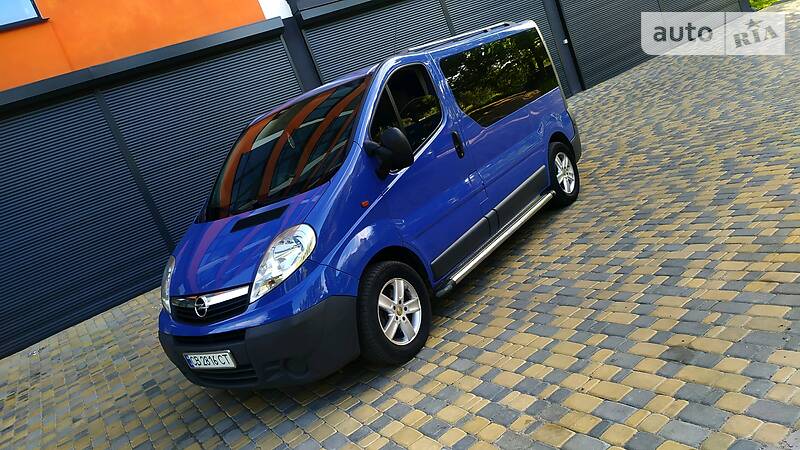 Грузопассажирский фургон Opel Vivaro 2008 в Киеве