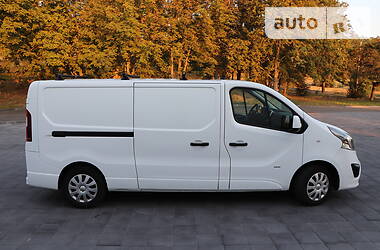 Вантажопасажирський фургон Opel Vivaro 2015 в 