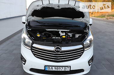 Вантажопасажирський фургон Opel Vivaro 2015 в 