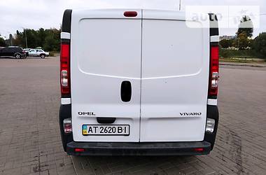 Грузопассажирский фургон Opel Vivaro 2008 в Киеве