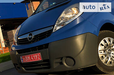 Грузопассажирский фургон Opel Vivaro 2011 в Дрогобыче