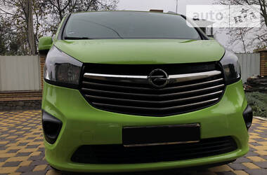 Грузопассажирский фургон Opel Vivaro 2017 в 