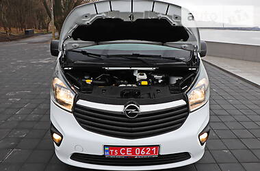 Грузопассажирский фургон Opel Vivaro 2016 в Кременчуге