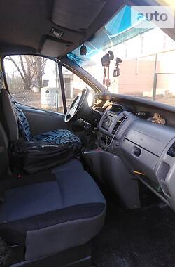 Грузопассажирский фургон Opel Vivaro 2004 в Киеве