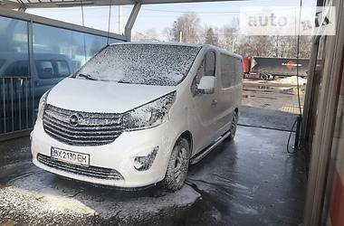 Вантажопасажирський фургон Opel Vivaro 2015 в Рівному