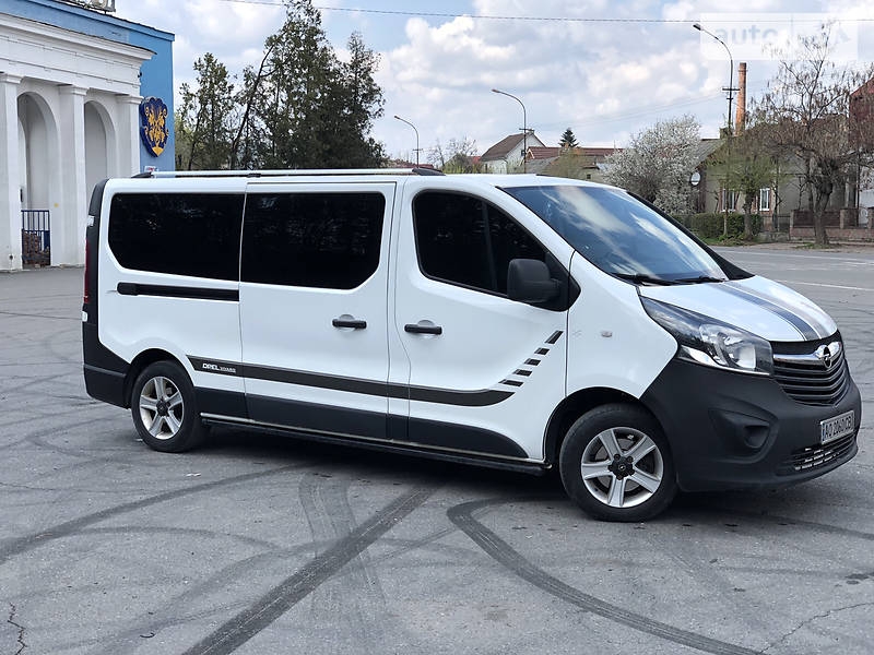 Минивэн Opel Vivaro 2016 в Ужгороде