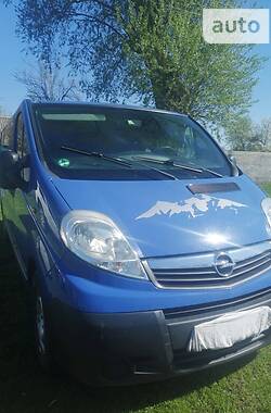 Грузопассажирский фургон Opel Vivaro 2011 в Сумах