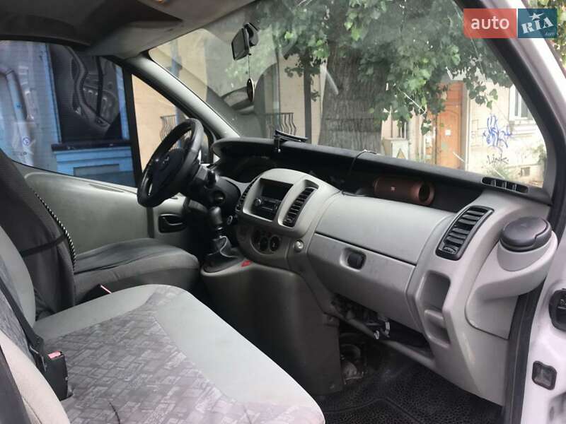 Минивэн Opel Vivaro 2003 в Ивано-Франковске