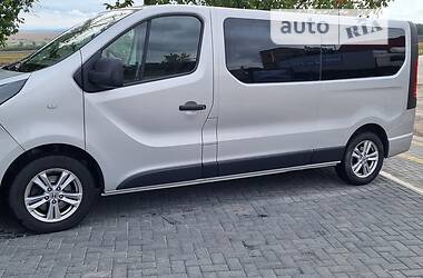 Мінівен Opel Vivaro 2015 в Чернівцях