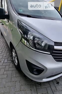 Мінівен Opel Vivaro 2015 в Чернівцях