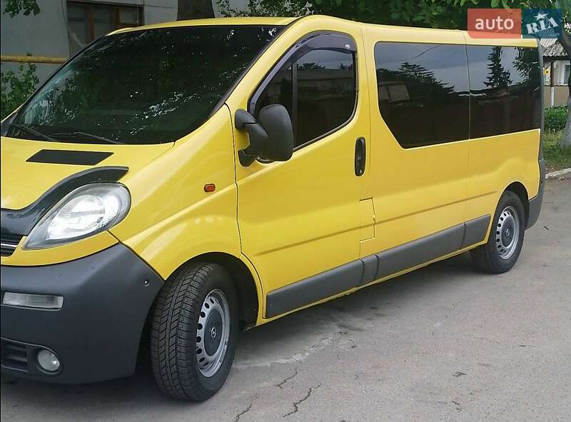 Минивэн Opel Vivaro 2004 в Новоселице